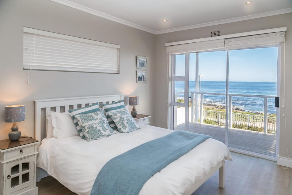 Bathroom, Bedroom, Sea view