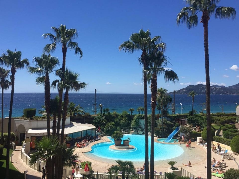 Restaurant/places to eat, Lounge or bar, Swimming pool