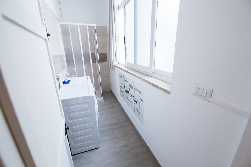 Shower, Bathroom, washing machine