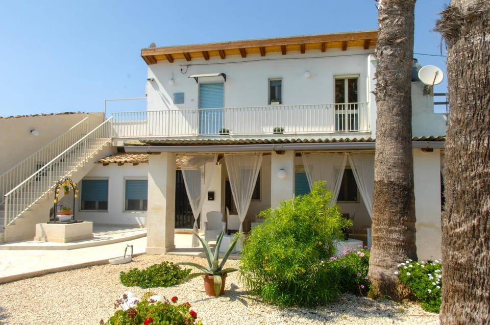 Property building, Patio, Garden