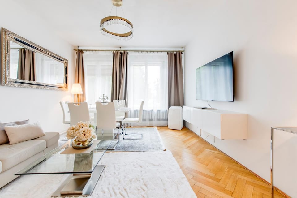 TV and multimedia, Living room, Dining area