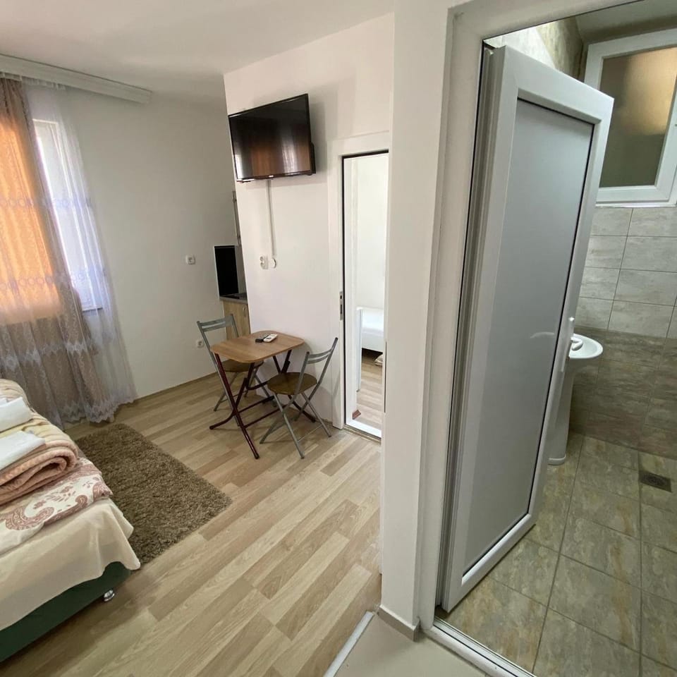 Venecia Plaza Struga Bed and Breakfast in Municipality of Ohrid, North Macedonia