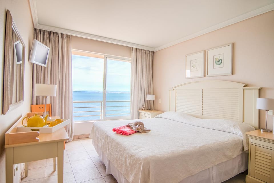Staff, Bedroom, On site, City view, Sea view