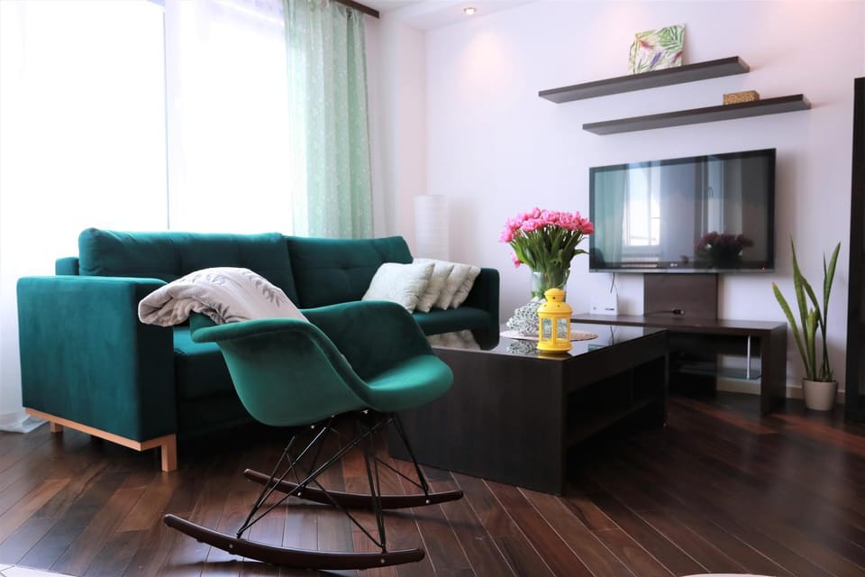 Communal lounge/ TV room, TV and multimedia, Living room, Seating area, Evening entertainment