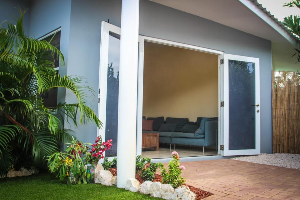Garden, Living room, Seating area