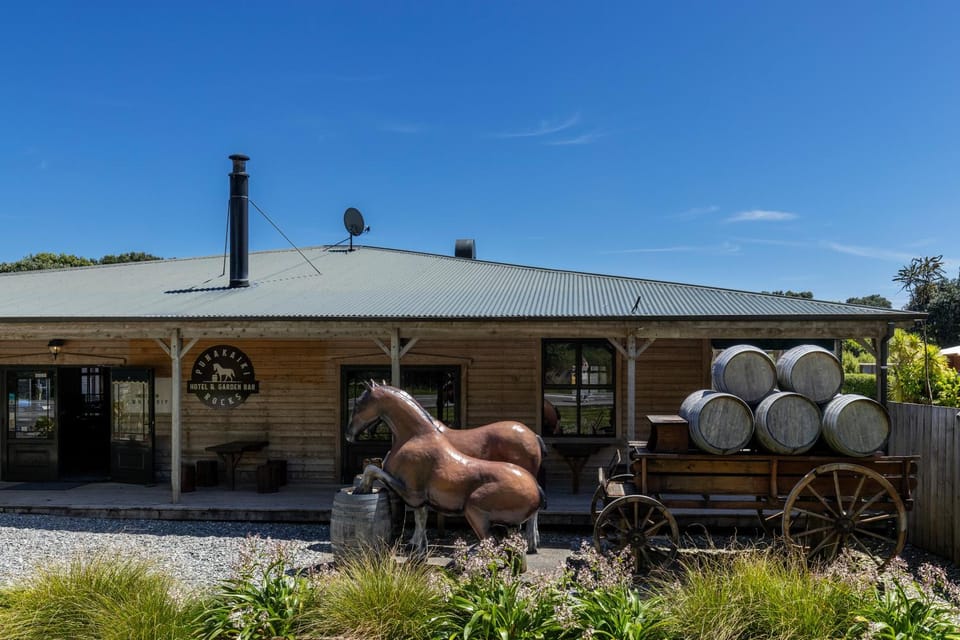 Property building, Restaurant/places to eat, Garden