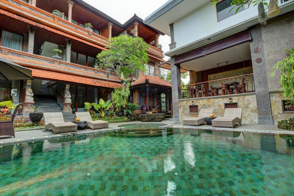 Facade/entrance, Swimming pool