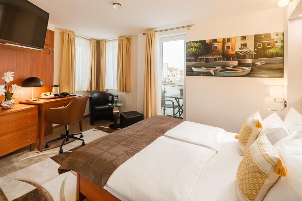 Balcony/Terrace, Photo of the whole room, Bedroom