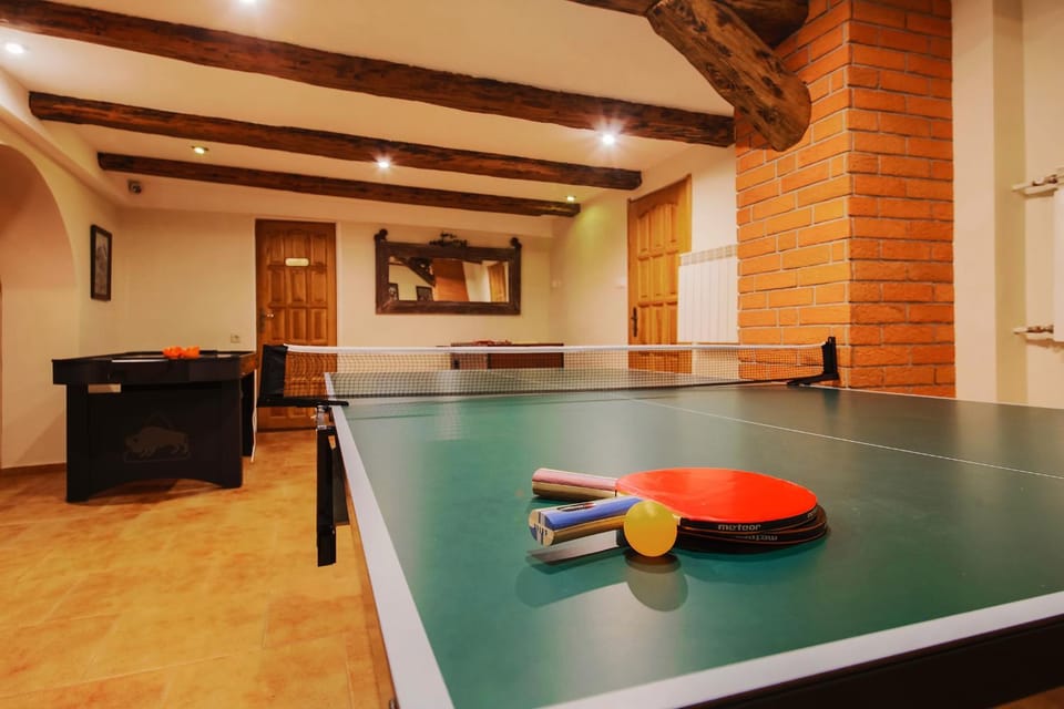 Game Room, Table tennis
