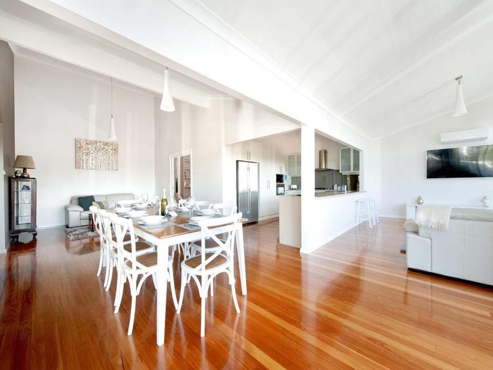 Kitchen or kitchenette, Living room, Photo of the whole room, Seating area, Dining area