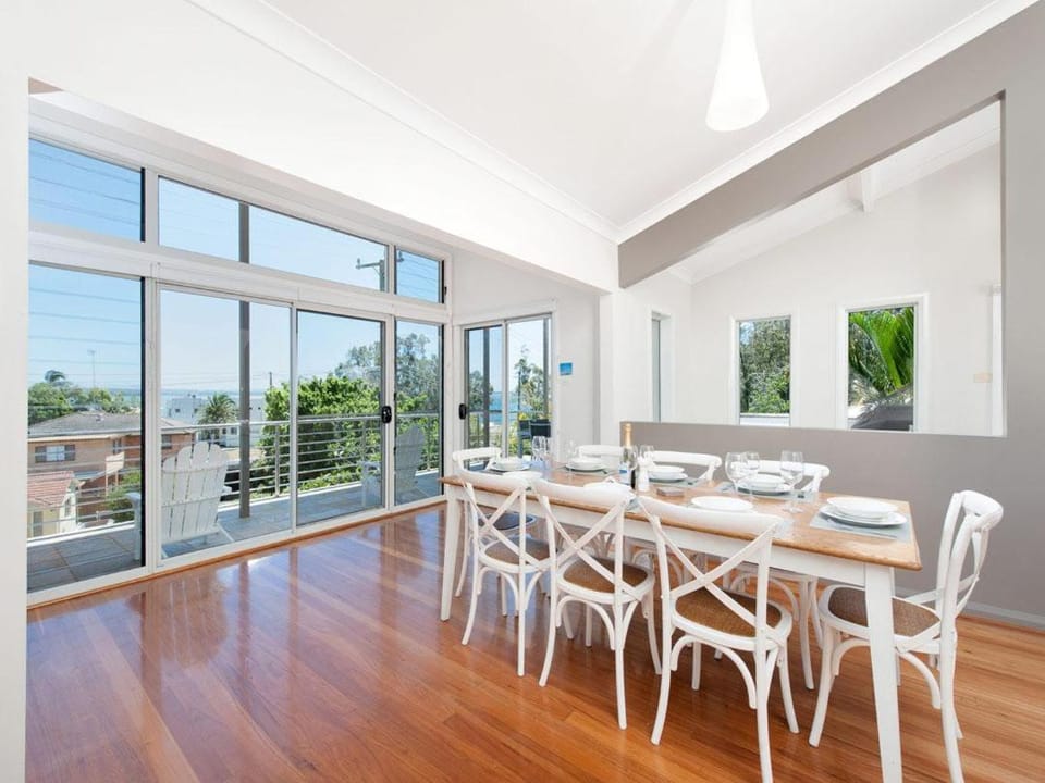 Day, View (from property/room), Balcony/Terrace, Living room, Seating area, Dining area