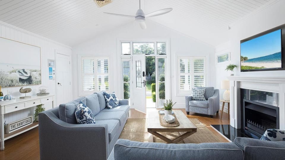 The Hamptons Beach House near Dutchie's walk to Nelson Bay House in Nelson Bay