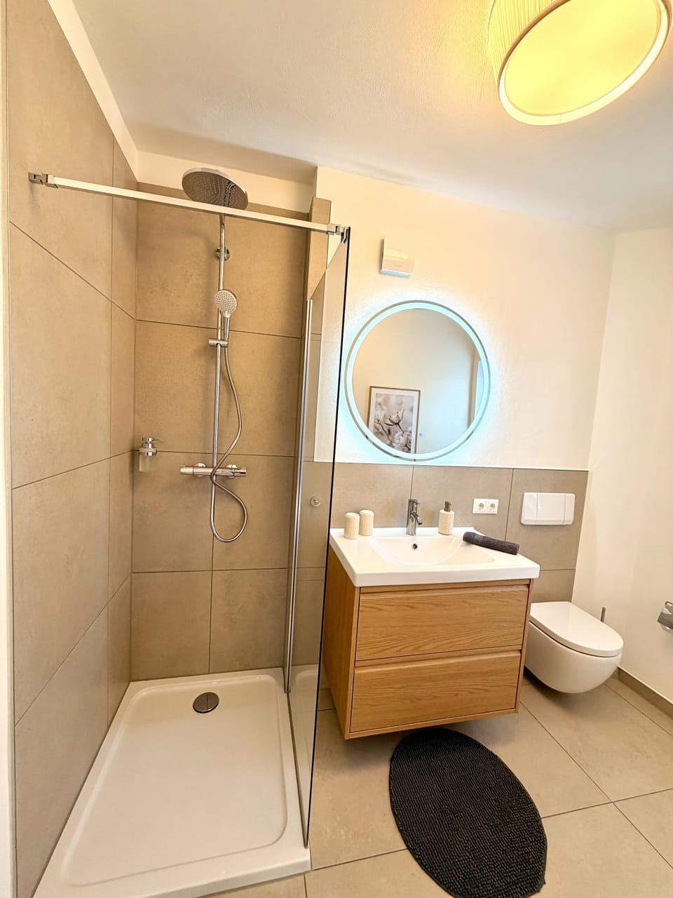 Shower, Toilet, Bathroom, towels