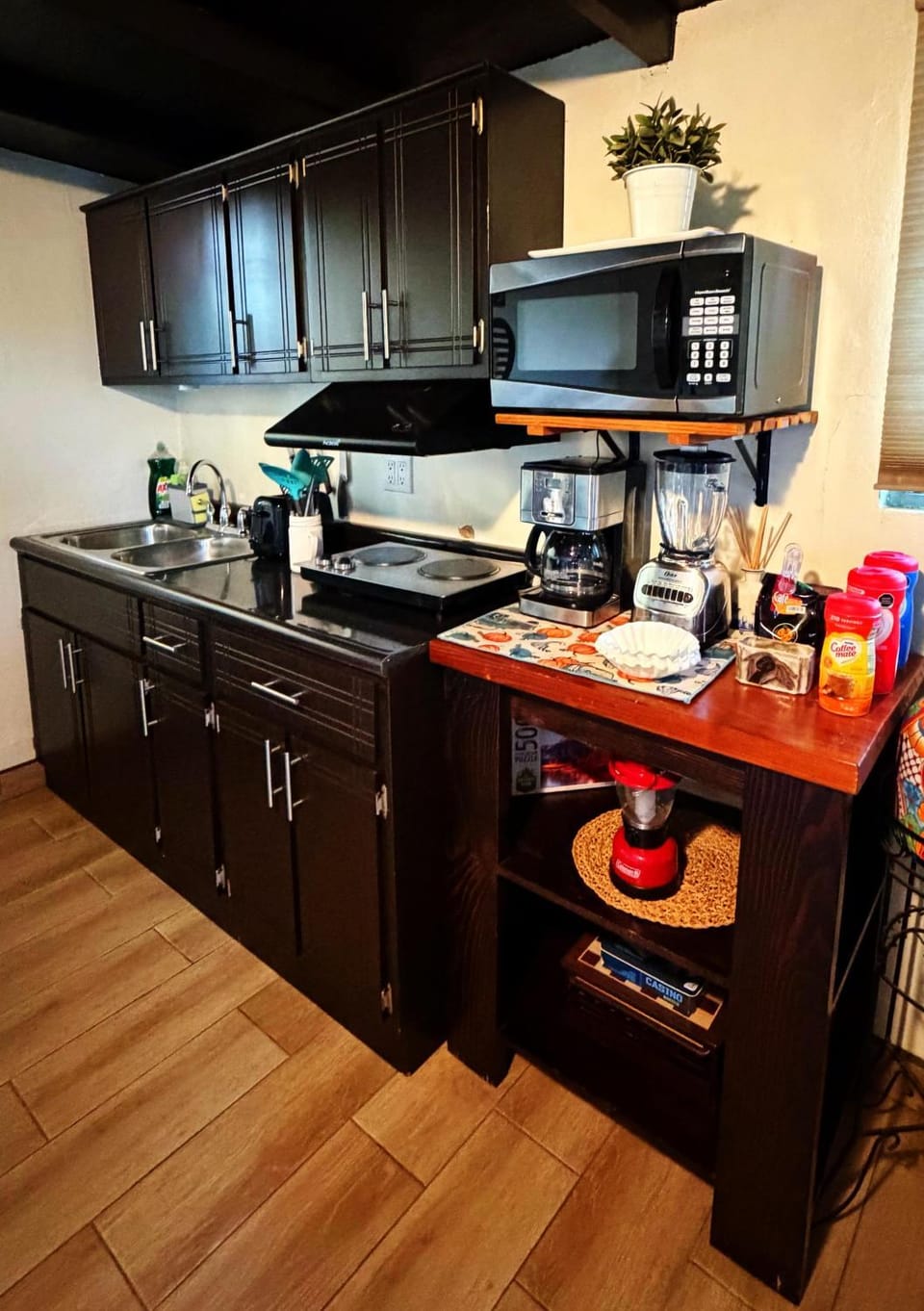 Coffee/tea facilities, Kitchen or kitchenette