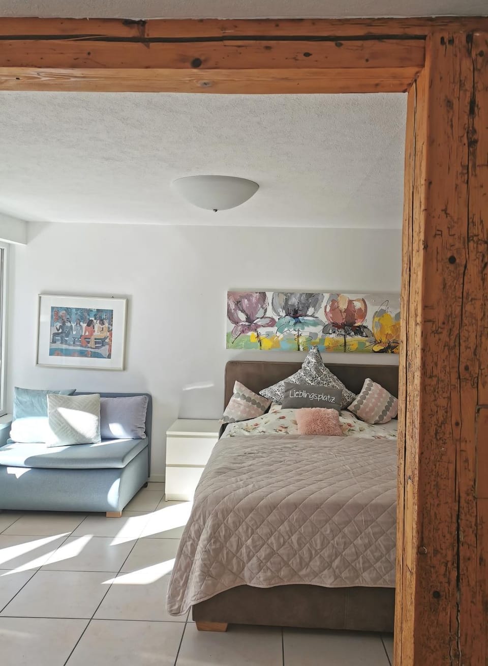 Bed, Living room