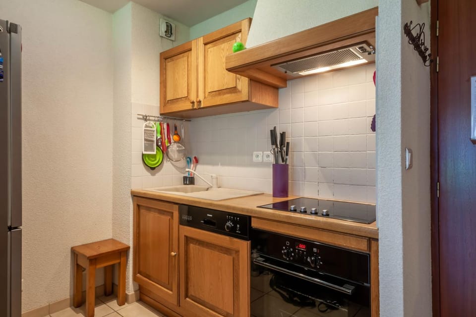 Kitchen or kitchenette, kitchen