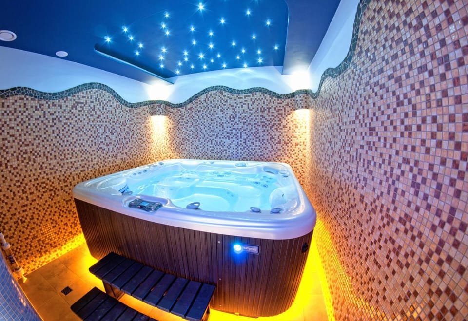 Hot Tub, Sauna, Spa and wellness centre/facilities