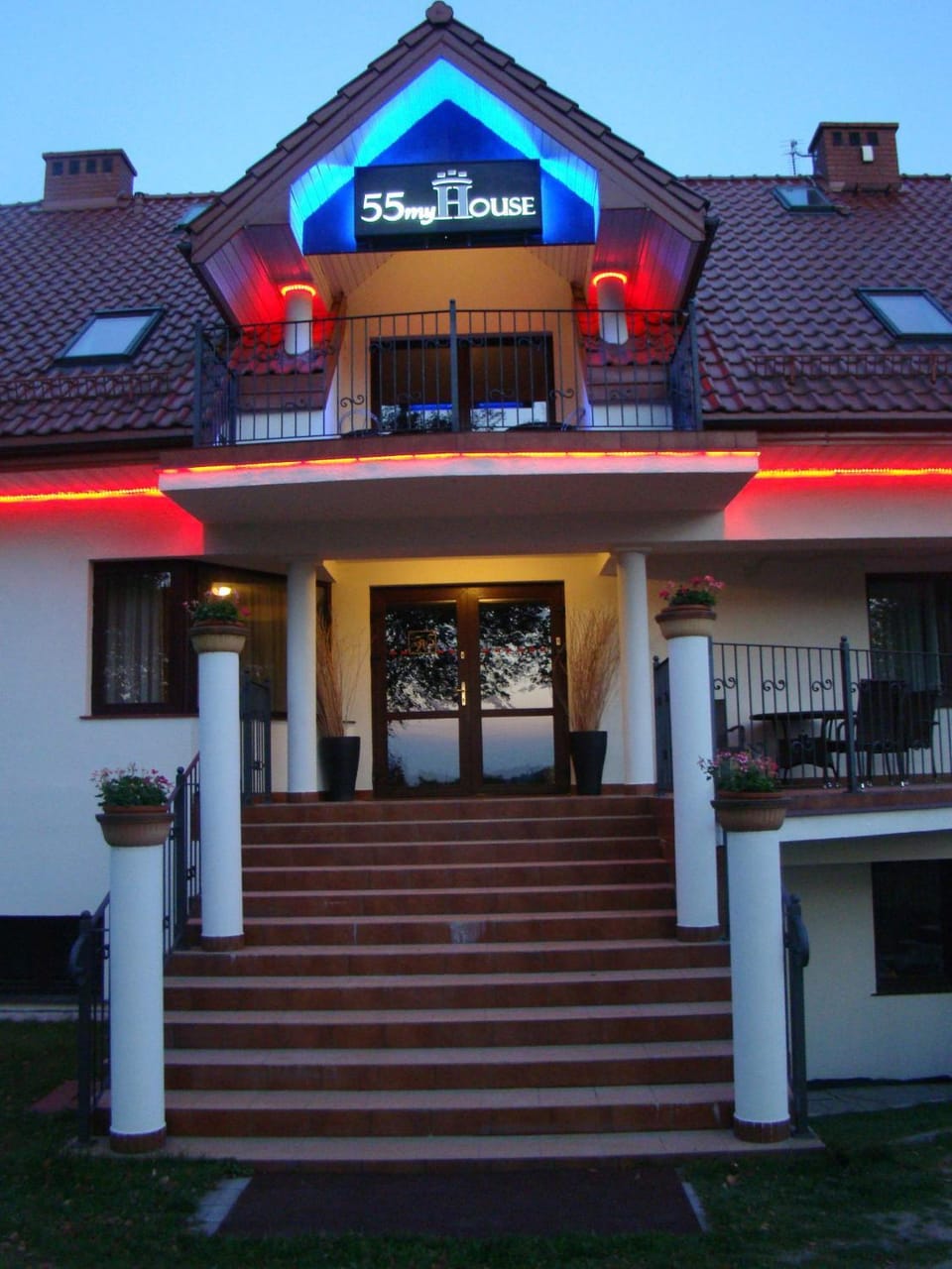 Facade/entrance