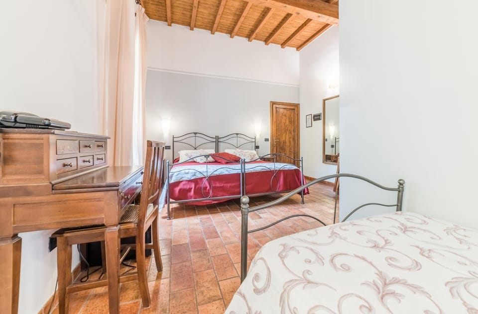 bunk bed, Inner courtyard view