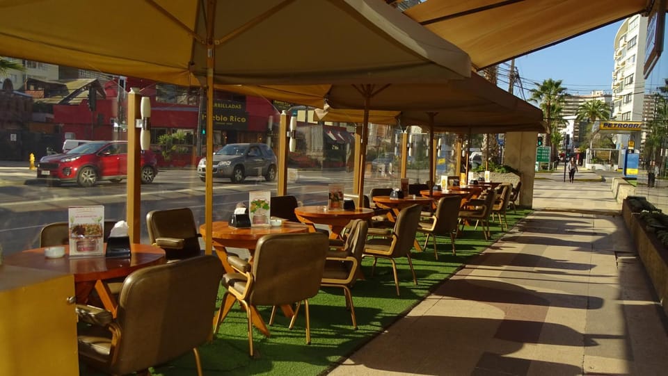 Facade/entrance, Winter, Balcony/Terrace, Meals, Lunch, Dinner, Alcoholic drinks, Non alcoholic drinks, Time of day