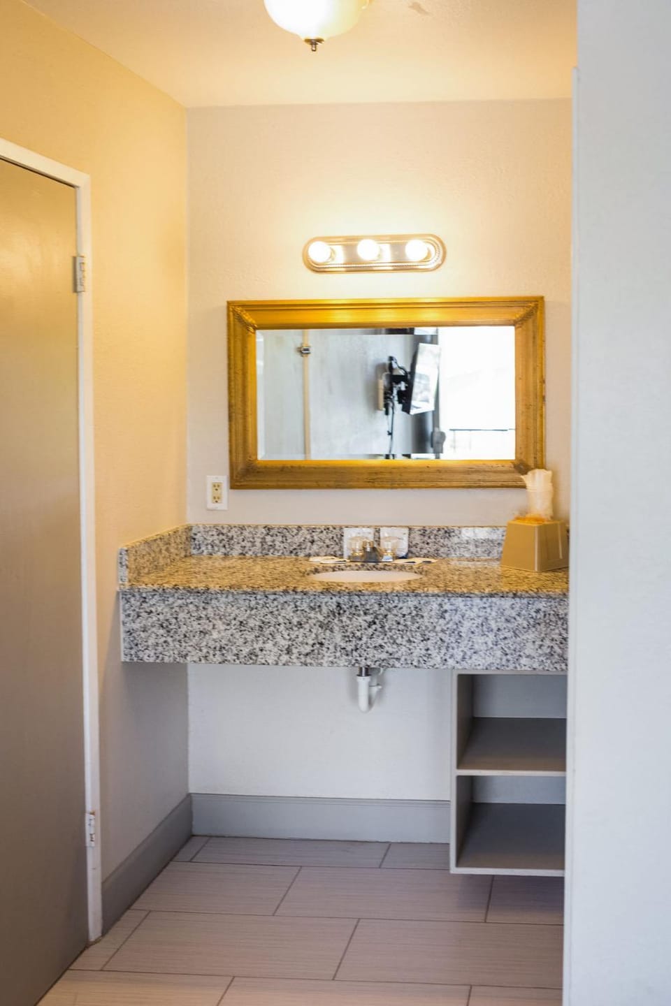 Harmony Inn and Suites Motel in Beaumont