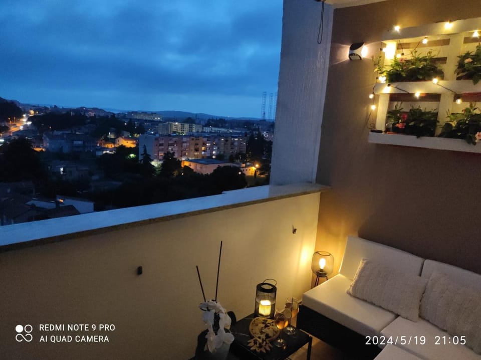 View (from property/room), Balcony/Terrace, Seating area, City view