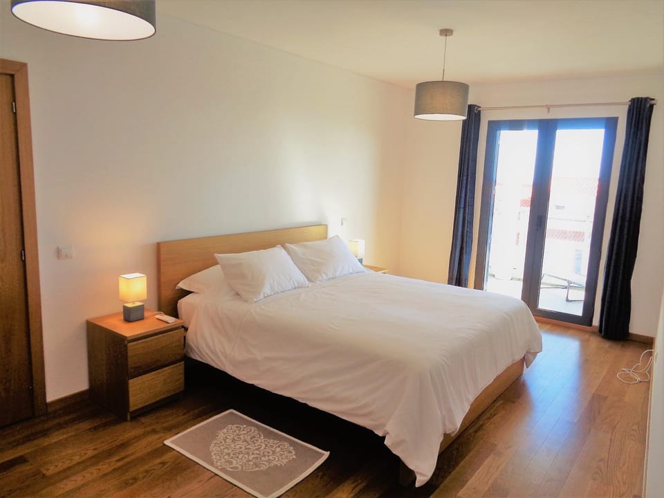 Property building, Balcony/Terrace, Bedroom