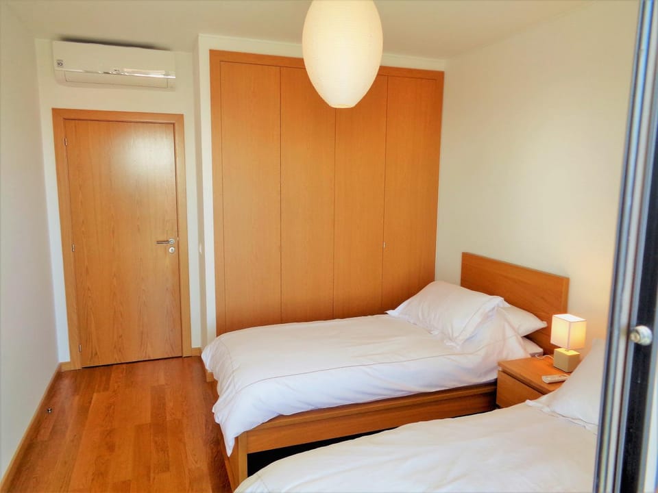 Property building, Bed, Bedroom