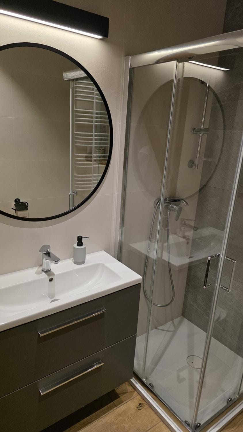 Shower, Bathroom