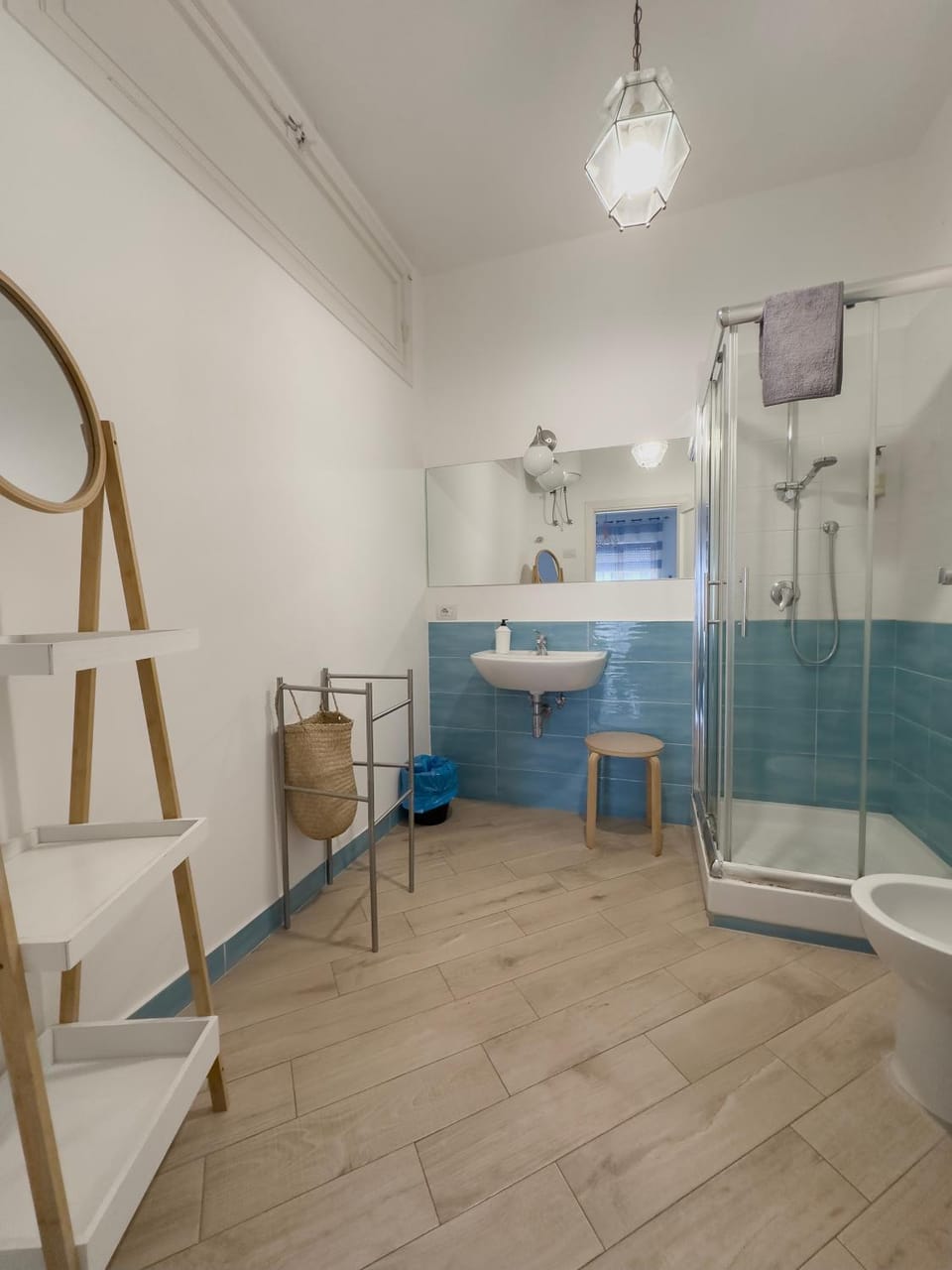 Shower, Toilet, Bathroom, Bath, towels