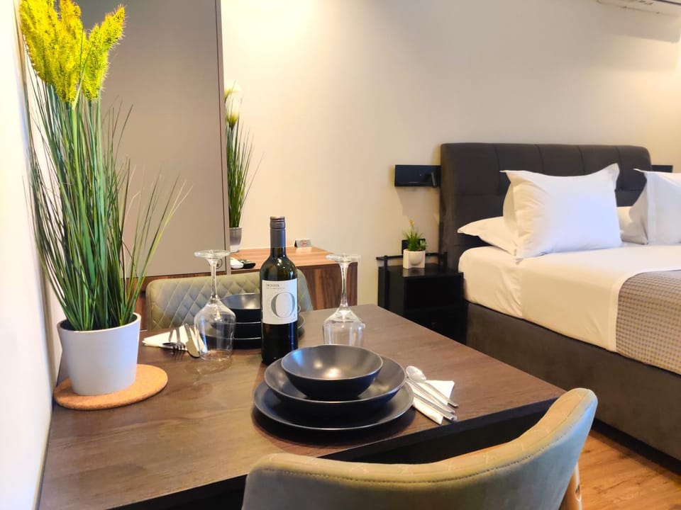 Dining area, Bedroom