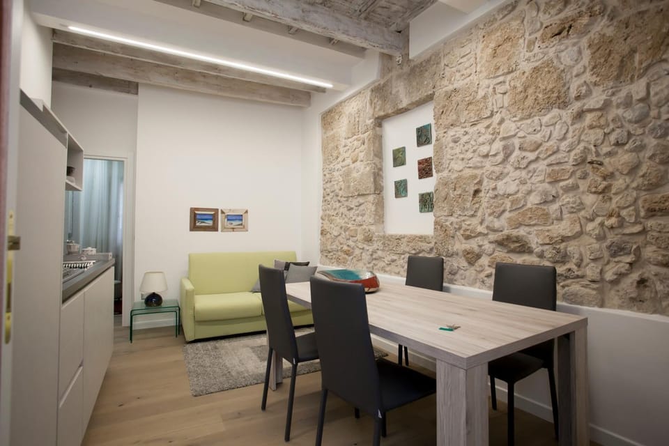 Dining area, On site