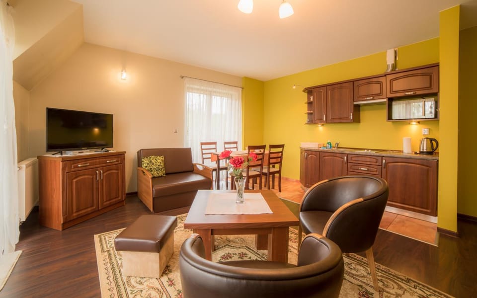 Balcony/Terrace, Kitchen or kitchenette, Living room, Mountain view, Family