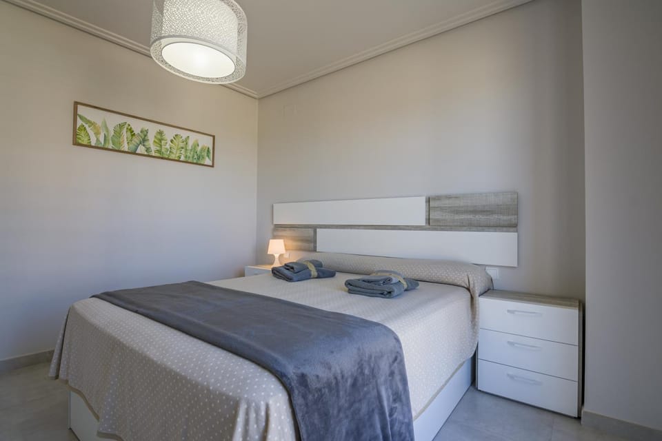 Photo of the whole room, Bedroom