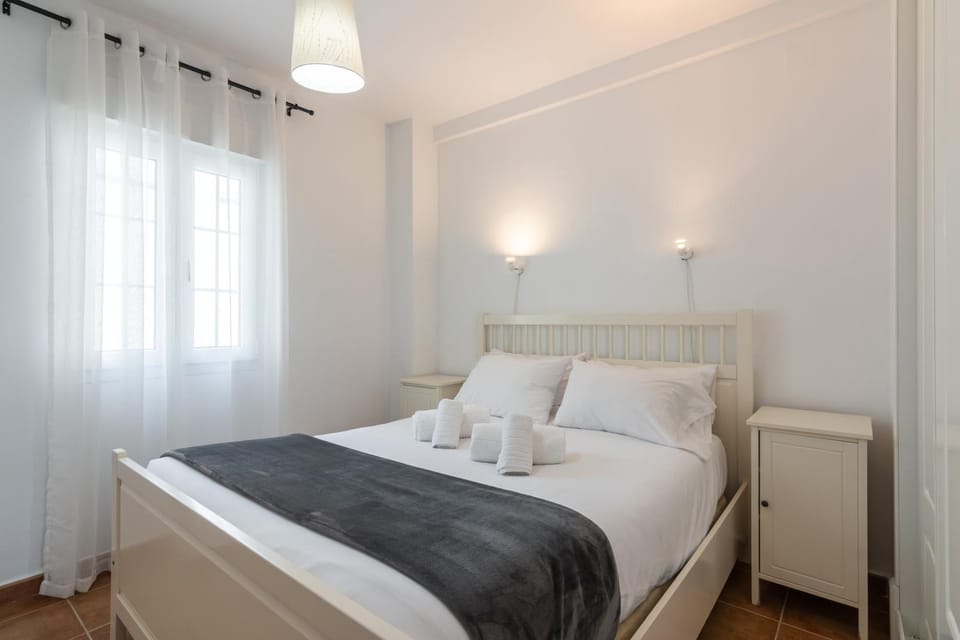 Photo of the whole room, Bedroom