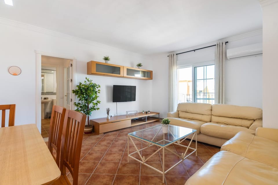 Communal lounge/ TV room, Seating area, Dining area