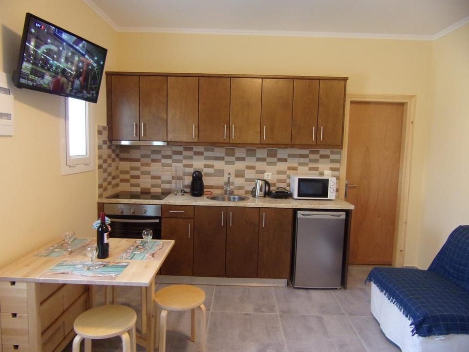 Coffee/tea facilities, Kitchen or kitchenette, Dining area