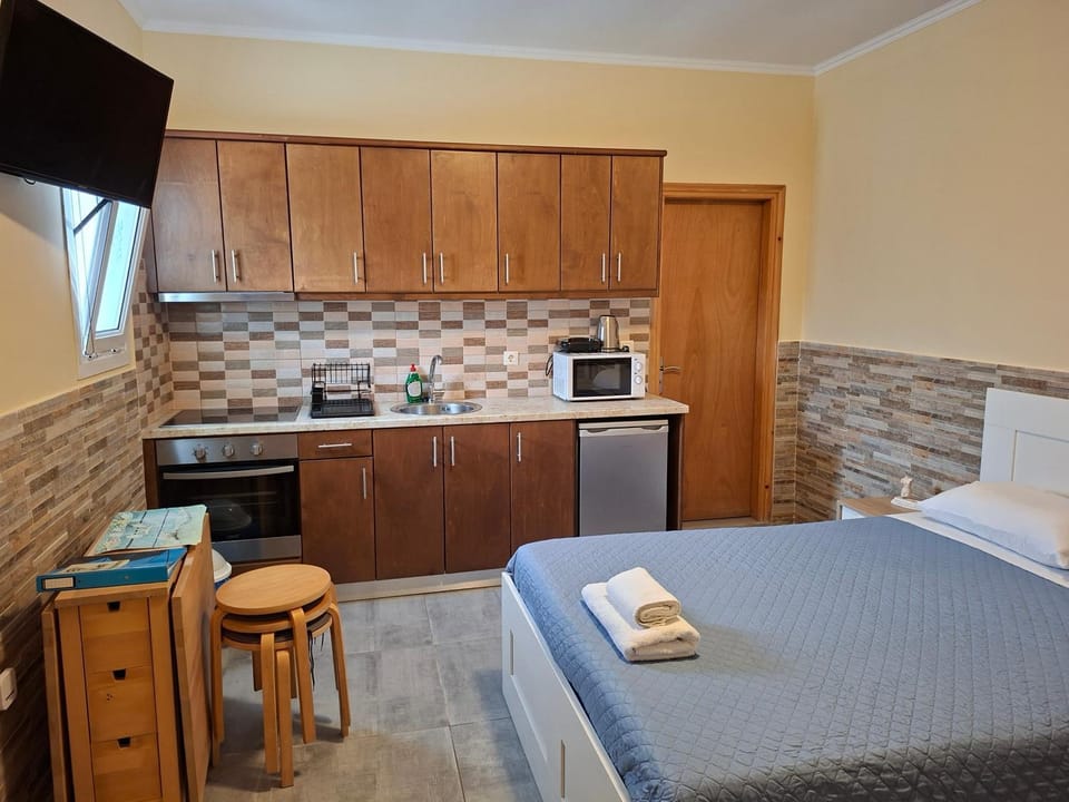 Kitchen or kitchenette, Bedroom