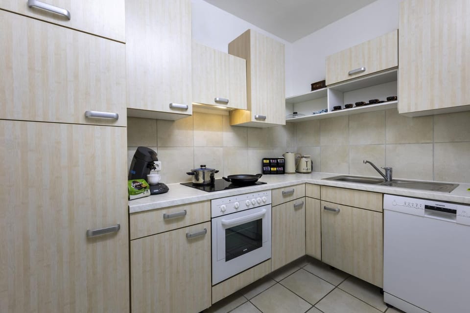 Coffee/tea facilities, Kitchen or kitchenette, dishwasher, minibar, oven, pet friendly, stove, toaster