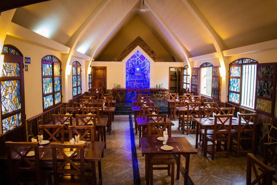 Restaurant/places to eat, Lounge or bar