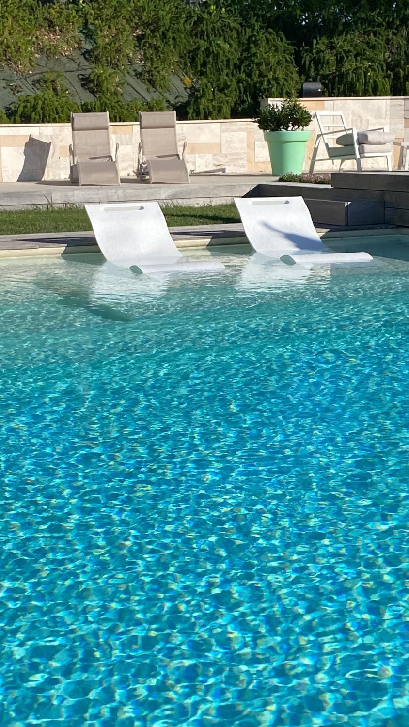 Pool view, Swimming pool, sunbed