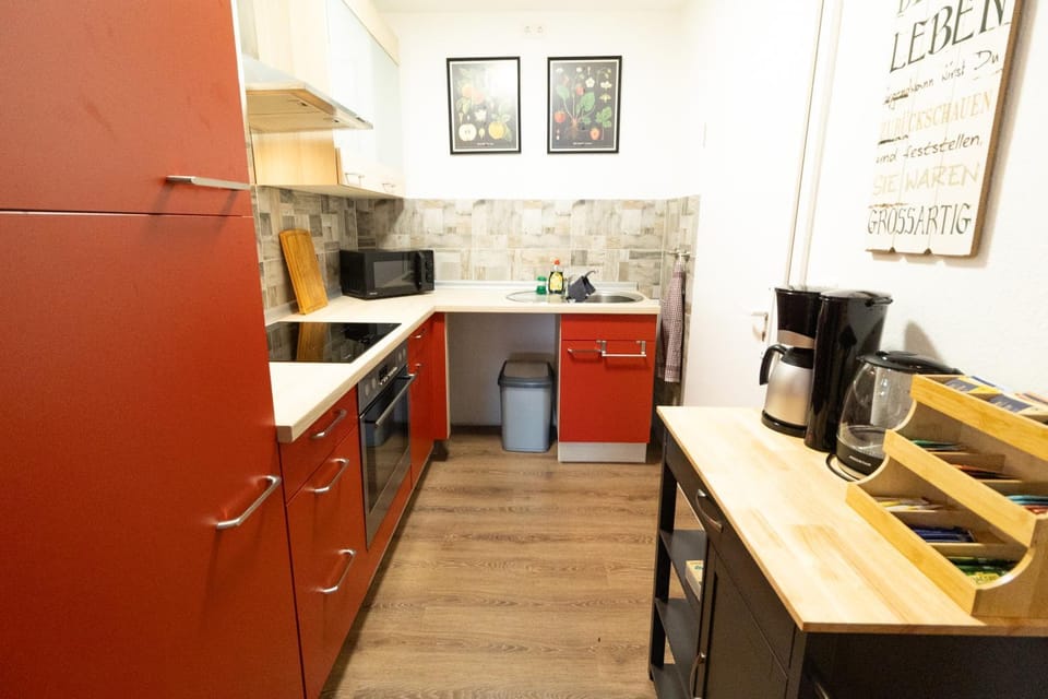 Coffee/tea facilities, Kitchen or kitchenette, microwave, oven, stove