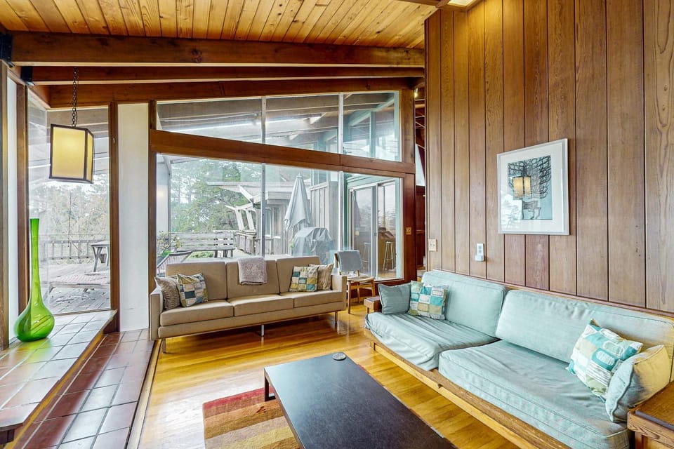 Oceanfront Blufftop Home - Wide Deck & Water Views House in Elk