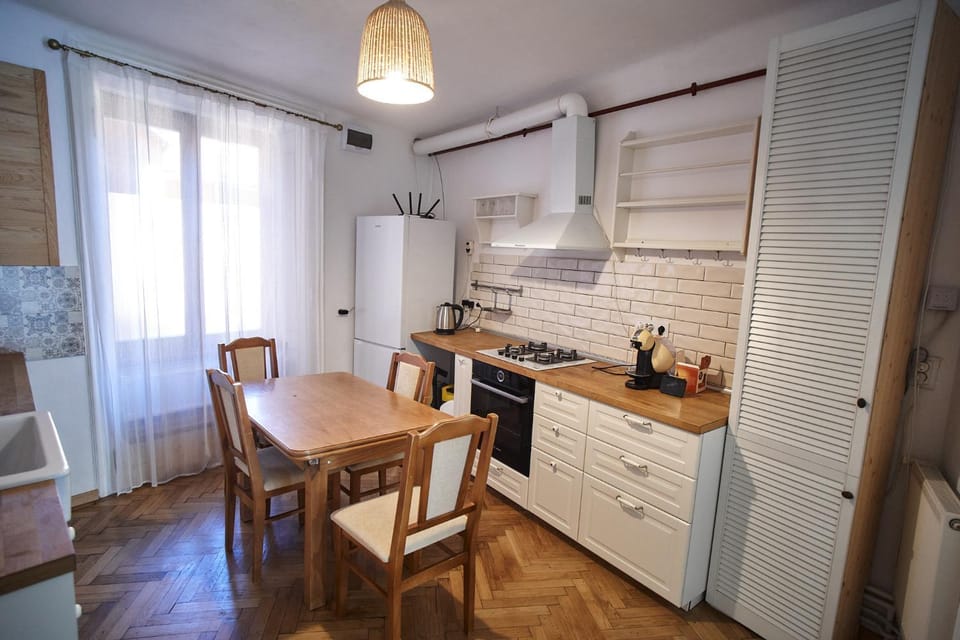 Kitchen or kitchenette, dishwasher