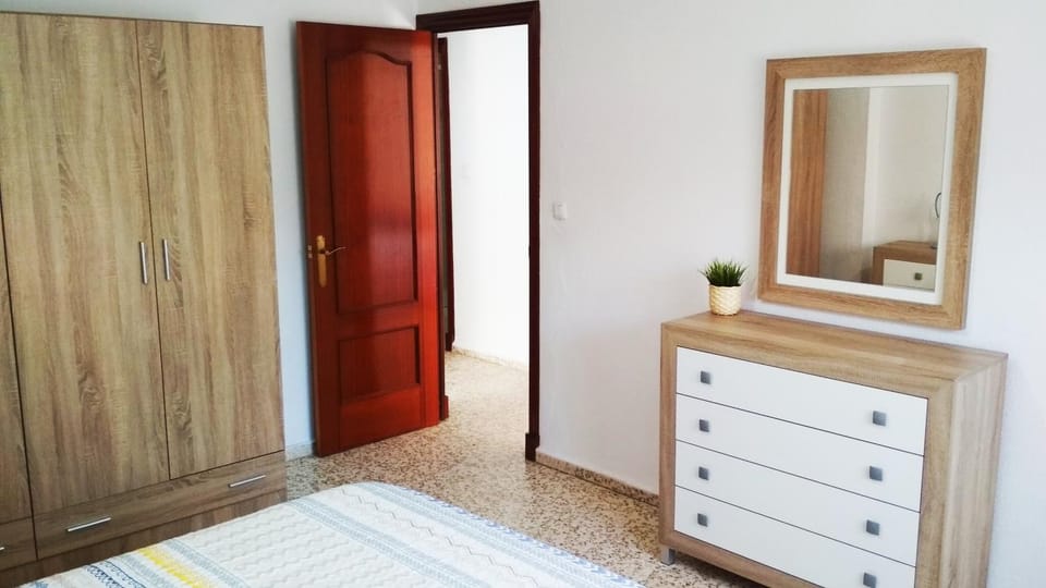 Bedroom, Sea view, Street view