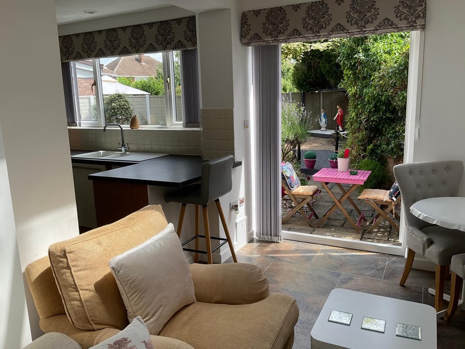 Oakleigh 1 bed ground floor garden view apartment FREE ONSITE PARKING Apartment in Stratford-upon-Avon