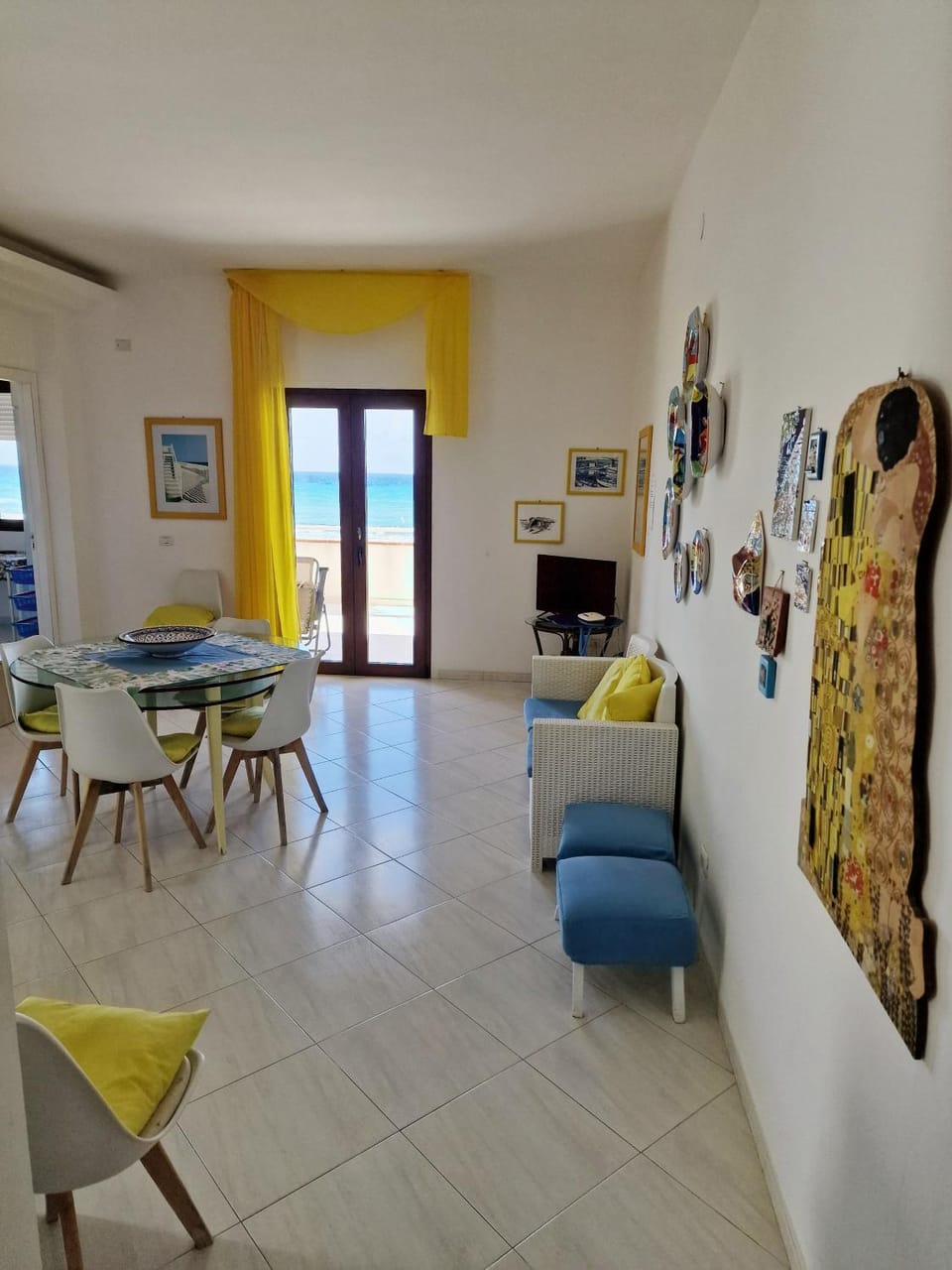 TV and multimedia, Living room, Dining area