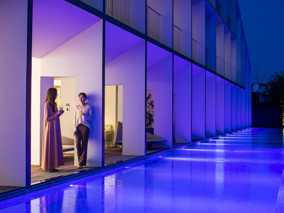 Lounge or bar, Food, Swimming pool, Drinks, Alcoholic drinks, Non alcoholic drinks