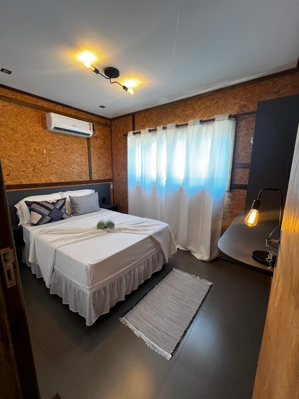 Bed, Photo of the whole room, Bedroom, towels, air conditioner