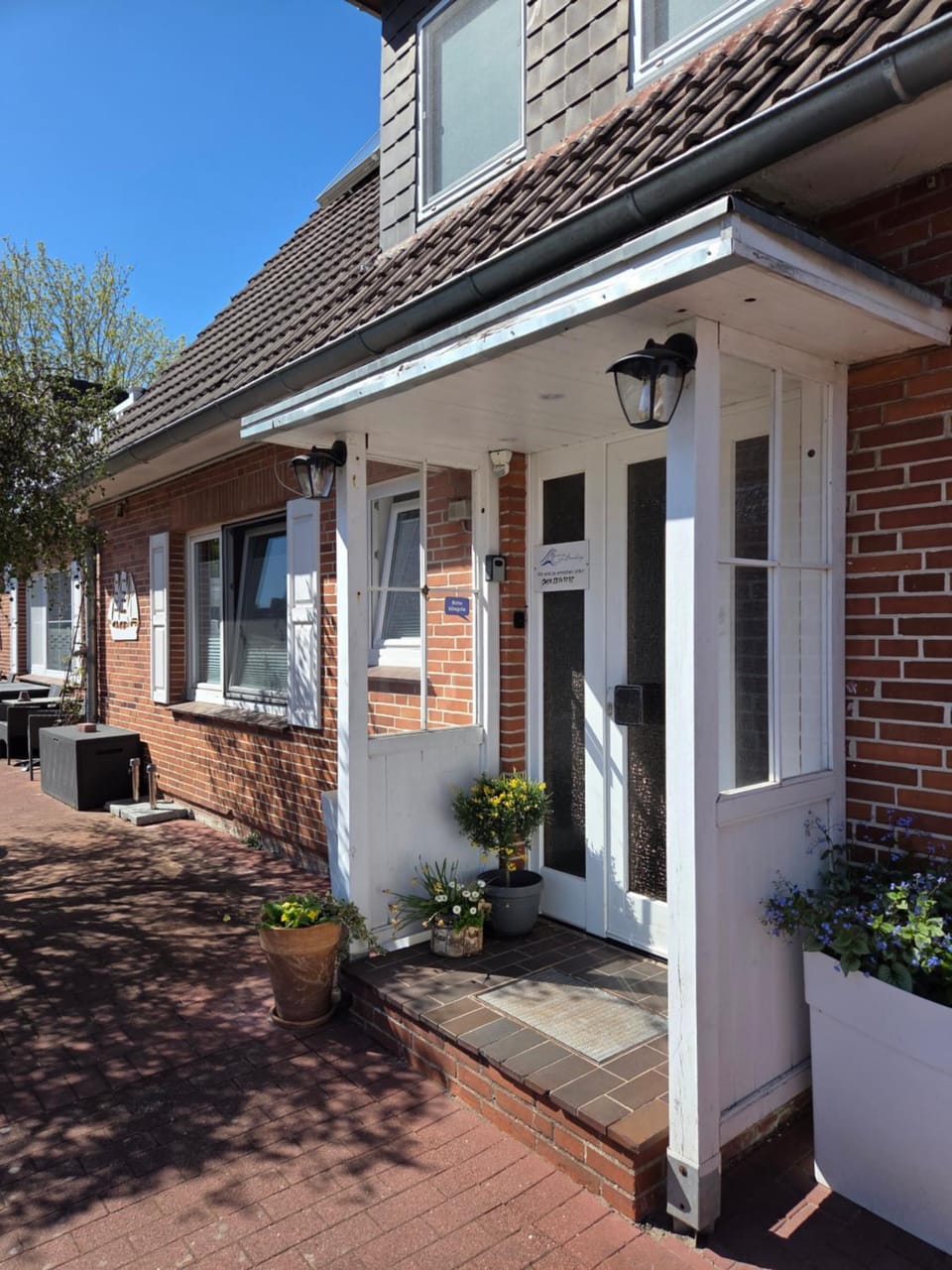 Property building, Facade/entrance, Spring, Day